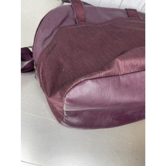 Lululemon Yin Time Purple Large XL Gym Travel Overnight Bag Multi Pocket - Picture 8 of 10